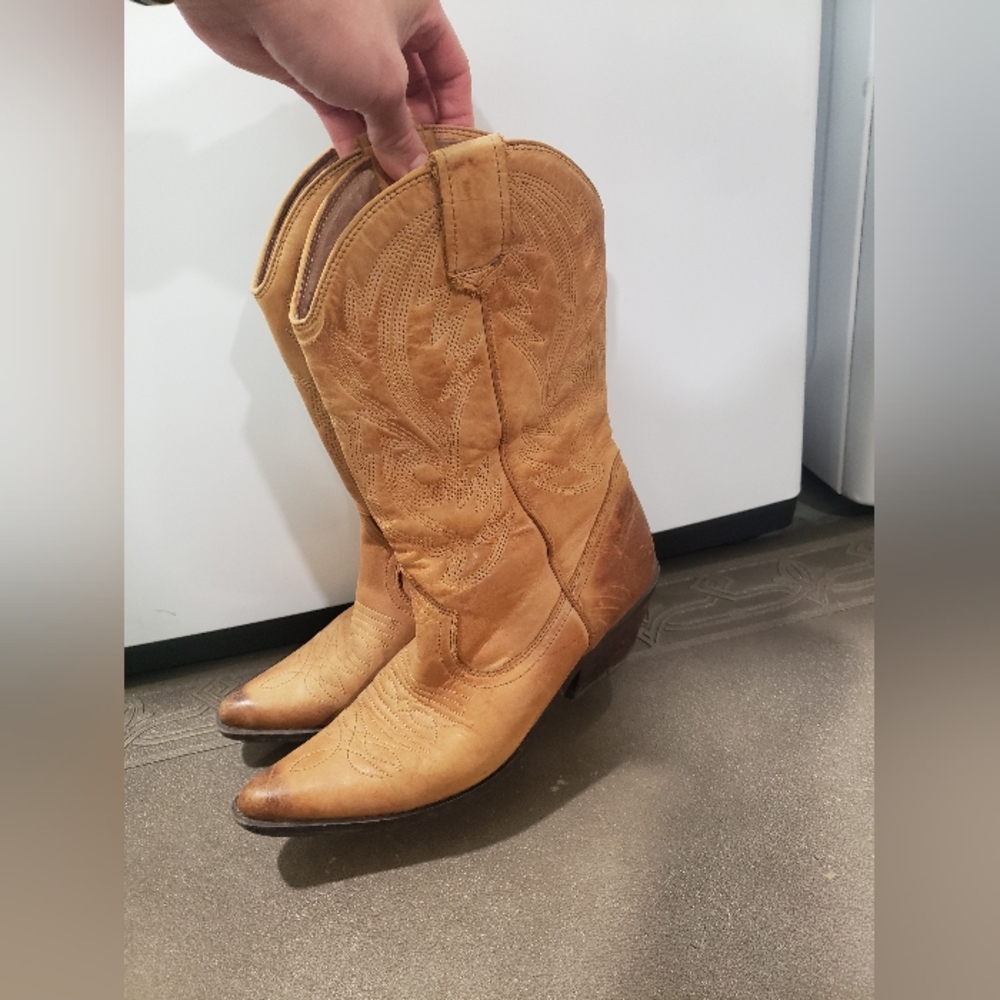 Aldo cowboy boots sz 9 women's